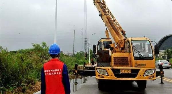 ����ʾ������������ѹ�ߣ�2���ӵ�������������