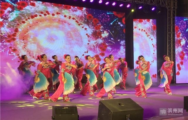 Ψ�����ˣ���Ѥ���������������׽��������Ļ������ڵ��峡�赸չ�ݻ����