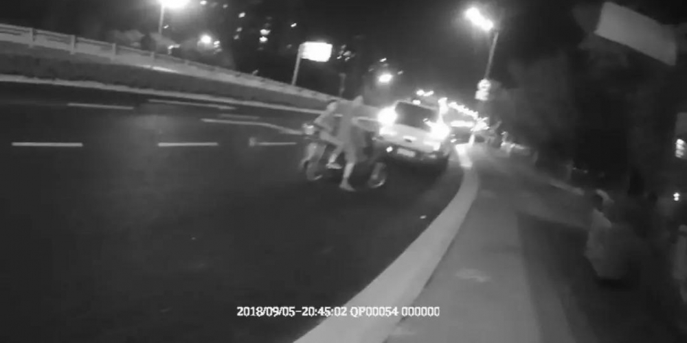 ��������ů���¡�������ͯ���Ѱ��үү���ڳ����д���ִ���񾯷��ּ�ʱ��ǰ����Ϊ��!