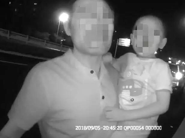 ��������ů���¡�������ͯ���Ѱ��үү���ڳ����д���ִ���񾯷��ּ�ʱ��ǰ����Ϊ��!