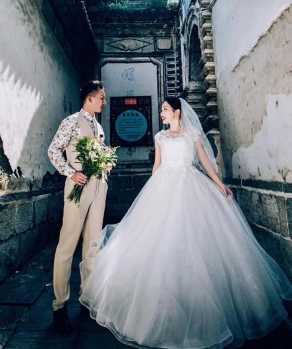 �ƾɲ������������Ļ�ɴ�գ����˼��䲻���⣬��Ƭȴ������Ȧ