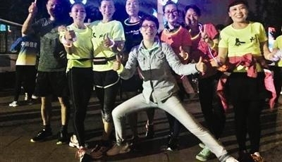 ��һ�����ŵ�ӫ��ҹ��