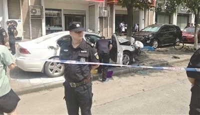 �Ͼ�����ײ���󵱽ֿ�ɱһ��һŮ �������ڵ���