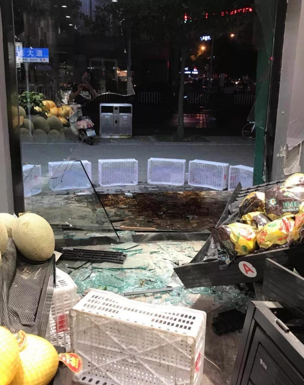 ��ͷ��������һĻ���������н�ͷһ�µϳ�ʧ�س���ˮ���꣡˾���ѱ���ɵ��