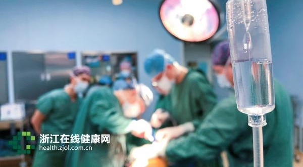 ��ͷ�����Լ�˫��վ�� ������С����˵�ٲ��ǡ��Ρ���