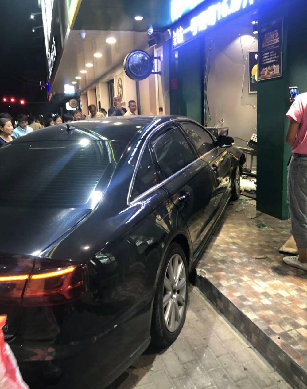 ��ͷ��������һĻ���������н�ͷһ�µϳ�ʧ�س���ˮ���꣡˾���ѱ���ɵ��