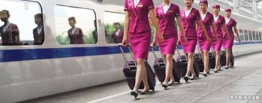 ���������������䣬Ů�Ӵ򿪺󾪴������ѣ�����̫��