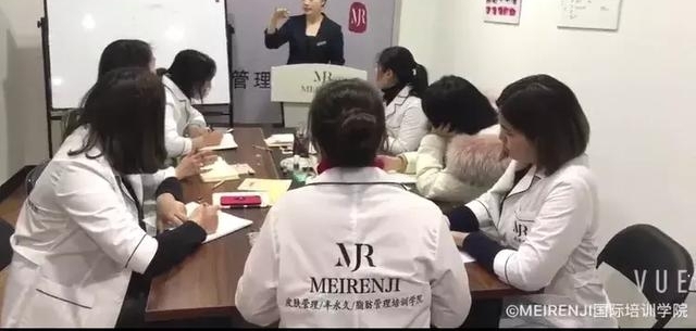 רע��ҵ15�꣬��ʮ��ƽ�׵�С�굽��ʮ�Ҽ��˵꣬��Ů�����漣