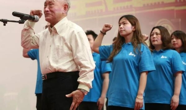 ţ�ģ�Ϊ�Ź������壬Ϊ��ʵ�������õ����ӣ�š��һ������Ŭ����