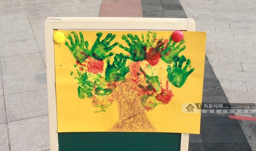 �ؽ���ʦ��¶�ң�Ը���Ա�֢��ͯ�ǿյ�＂������＂