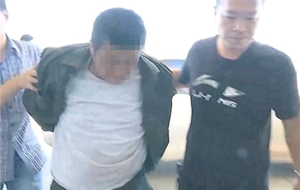 Ϊ����ծ����ð��ˮ��ά�޹� �������ٵ���Ů