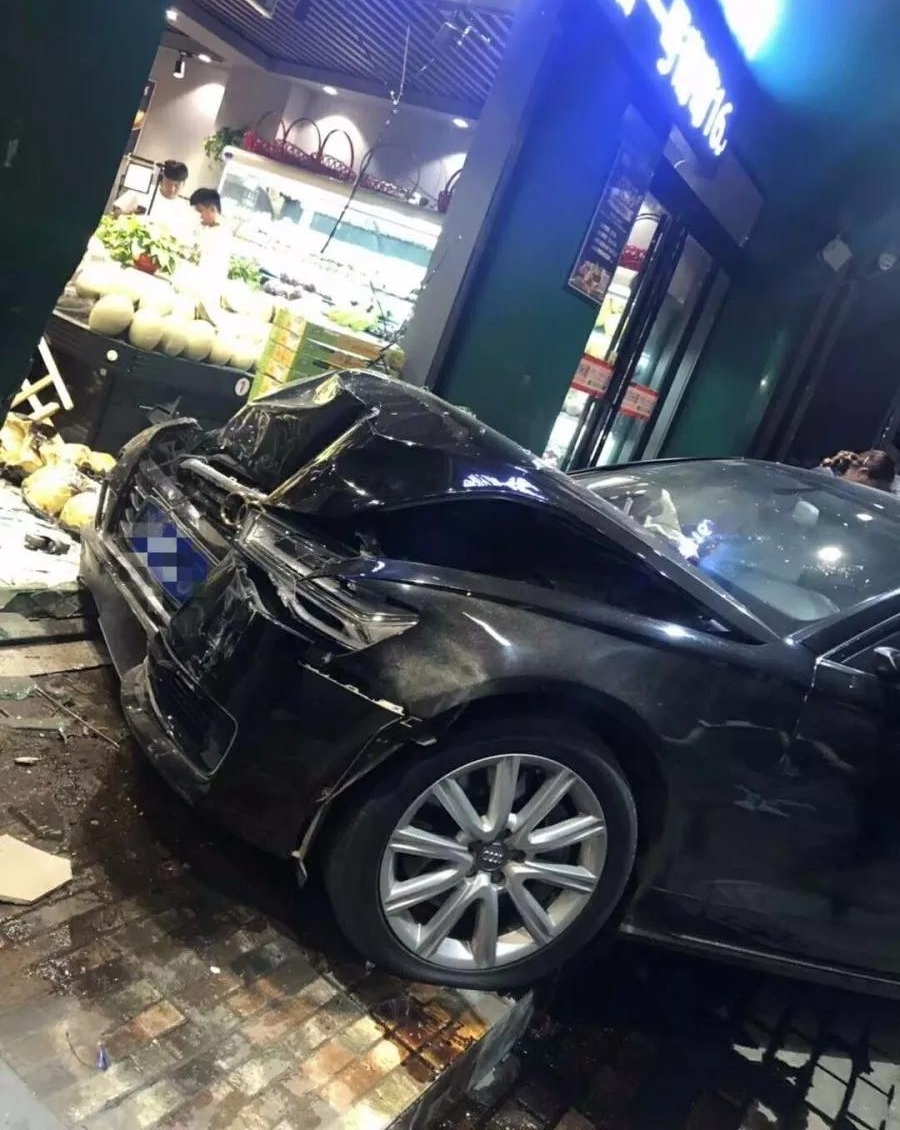 ��ͷ��������һĻ���������н�ͷһ�µϳ�ʧ�س���ˮ���꣡˾���ѱ���ɵ��