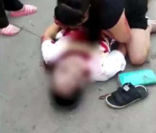 ʯ��ׯŮ�Ӳ��г����������� 23����ӻ�ĸͽ�ֵ���������