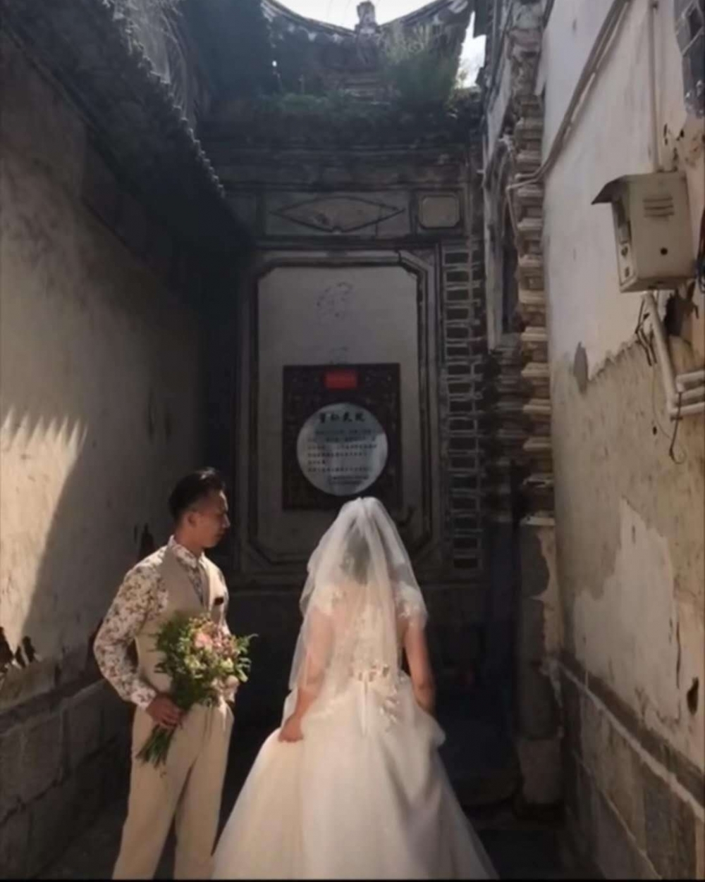 �ƾɲ������������Ļ�ɴ�գ����˼��䲻���⣬��Ƭȴ������Ȧ