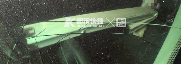 ����һSUV˾���ƺ�ݳ�ʧ�أ��������Ƴ����������