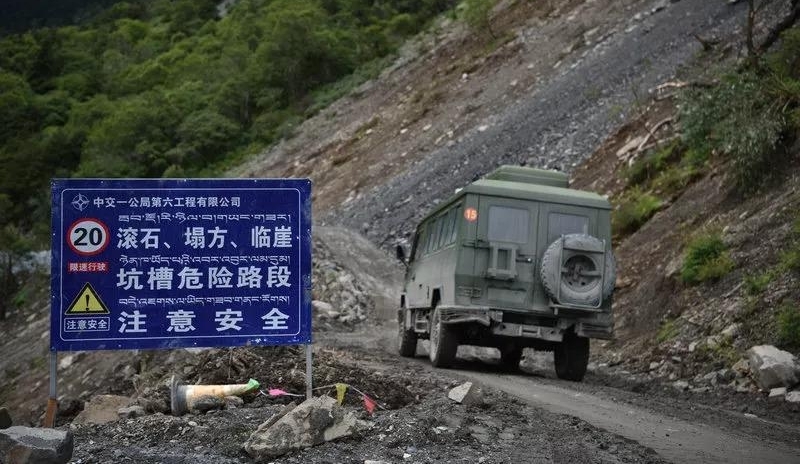 �۽�����ɩ�����ر߹�̽�ף���һ·�ҳ�������ԵĿ࣬Ҳ��������