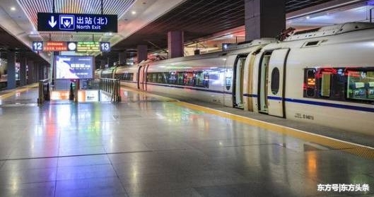 ���������������䣬Ů�Ӵ򿪺󾪴������ѣ�����̫��