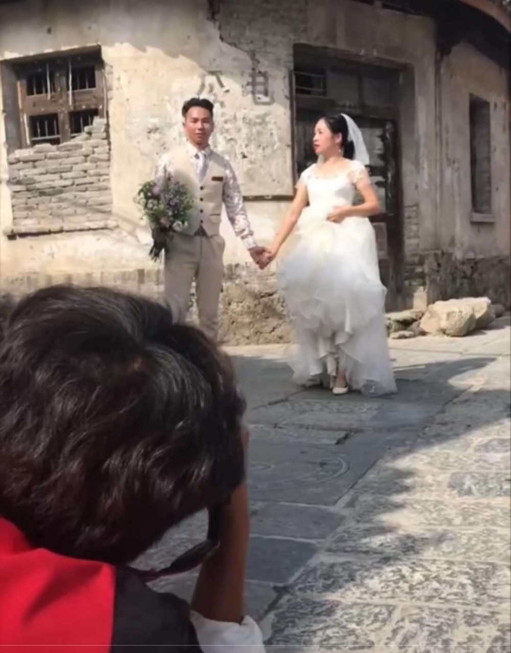 �ƾɲ������������Ļ�ɴ�գ����˼��䲻���⣬��Ƭȴ������Ȧ