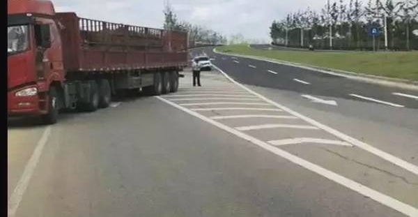 ������Ȫկ������ײ һ�˲�������