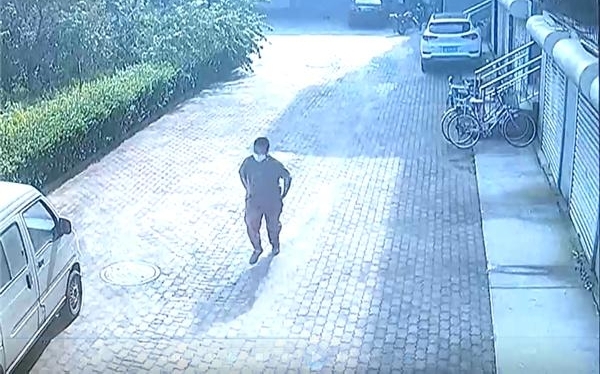 Ϊ����ծ����ð��ˮ��ά�޹� �������ٵ���Ů