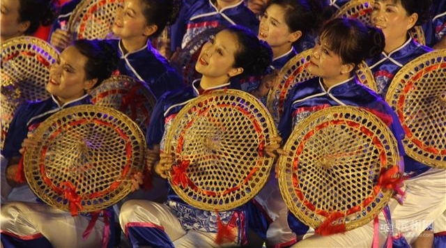 Ψ�����ˣ���Ѥ���������������׽��������Ļ������ڵ��峡�赸չ�ݻ����