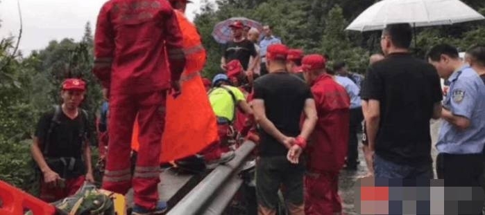 �����ܺ�Ů�������ع⣬���������մ�ְ��ʦ��׼���μ�ͬѧ����