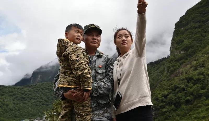 �۽�����ɩ�����ر߹�̽�ף���һ·�ҳ�������ԵĿ࣬Ҳ��������