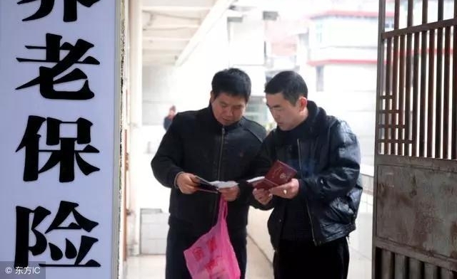 ����ҵ��Ա���ɵ����ϱ����㹤��������ҵְ�����ݴ���һ����