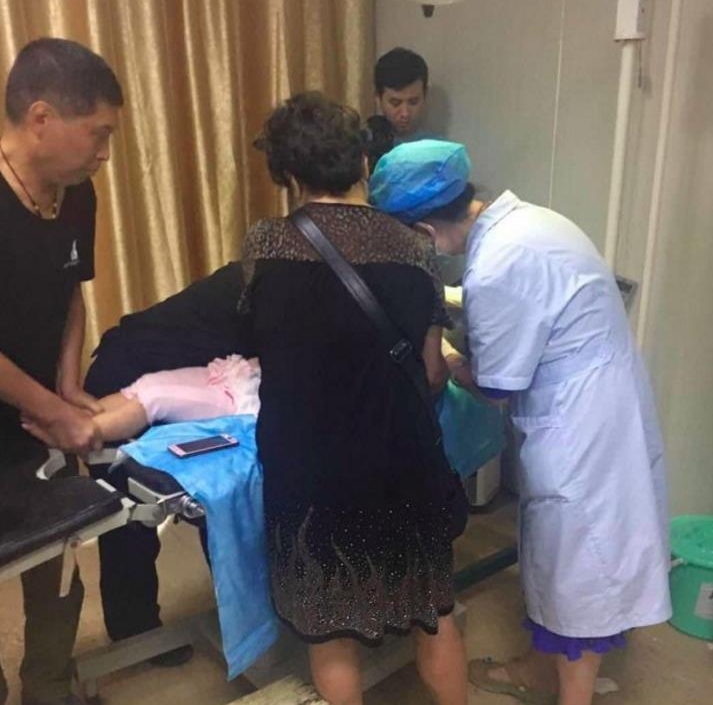 ���Ӵܽ�����ң�ҧ��2��Ůͯ ���������ߵ���