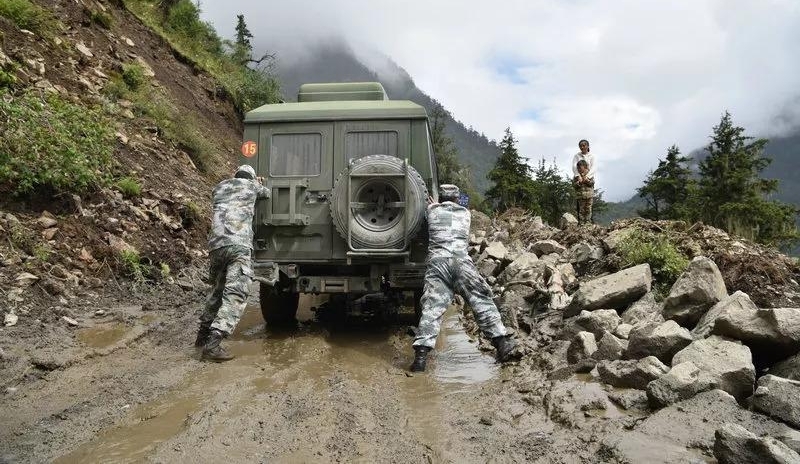 �۽�����ɩ�����ر߹�̽�ף���һ·�ҳ�������ԵĿ࣬Ҳ��������