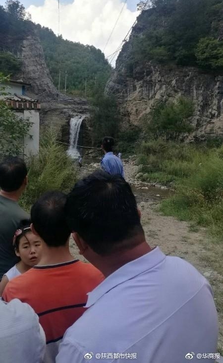 ���磡������ѧ���ӵ���̶����Ӿ 1����ˮͬ����˫˫����