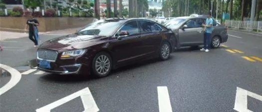 ���ӿ��ֿ����麣����·��ͷ����ײǰ���������ӶԷ��ٶ�̫������