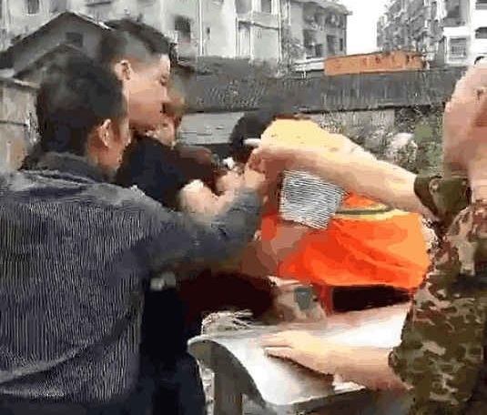 �Ǹ��۸���������Ů��, ��Ź�����˵����Ӻó�!