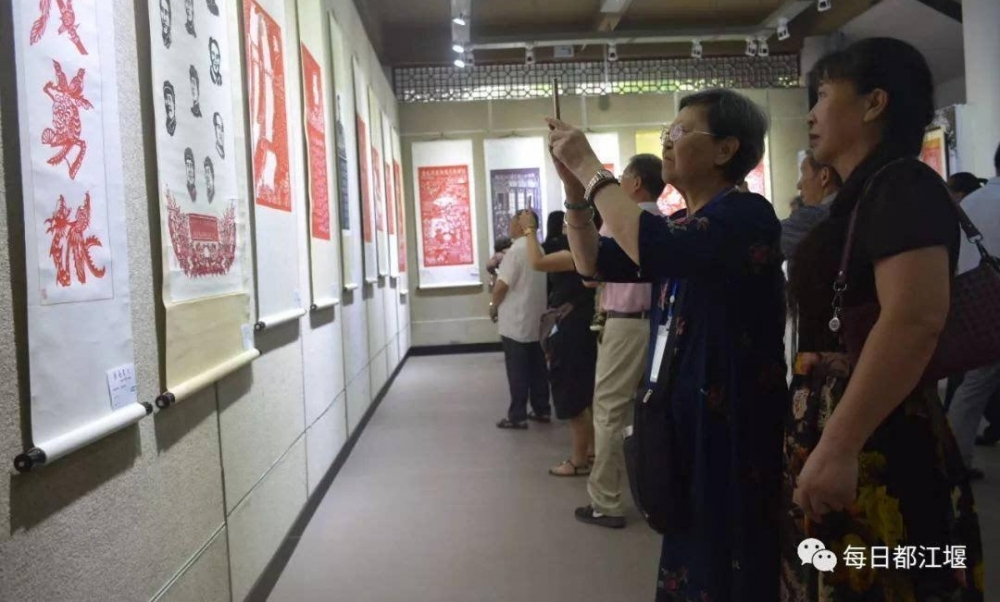 մߣ͢ï˼ֽ滭չڶп԰