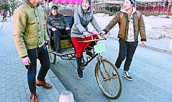 �������󺣰�ү���г��򣬺�����Ů�ɹ�ӦƸ�µ��ϸ�