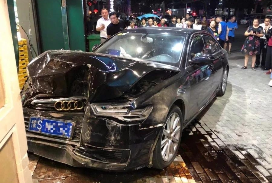 ��ͷ��������һĻ���������н�ͷһ�µϳ�ʧ�س���ˮ���꣡˾���ѱ���ɵ��