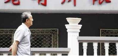 ϲͻȻŮķңȥ͵ȴ˶ݡ