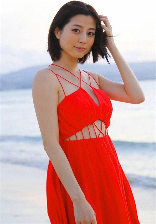 日本美女少妇海边长裙性感诱惑图片
