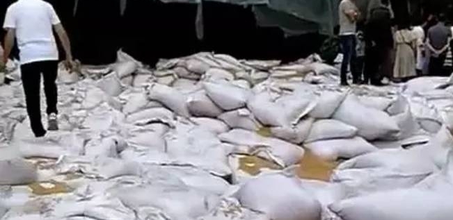 �����ƿ�����ʻ�ұ��ϣ��������һ����������෭���������ˣ�