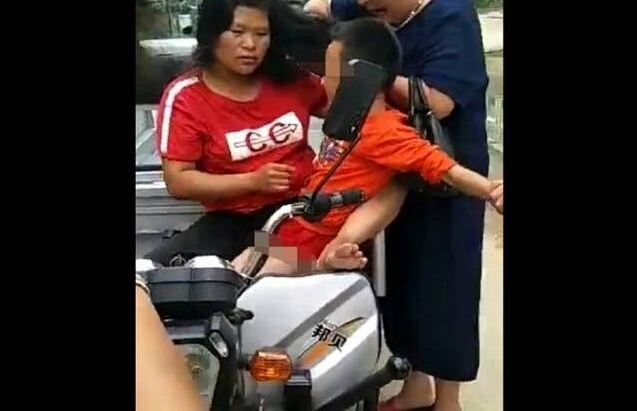 7����ͯ����˺��ĸ�ף�ŭ���Ҵ����㣬ĸ��ȴ�δ���