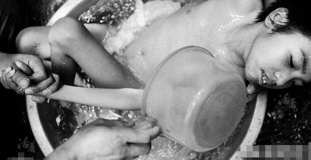 ����ʼ�������������� 4λ�����������彲������Ĳ�����Ӧ