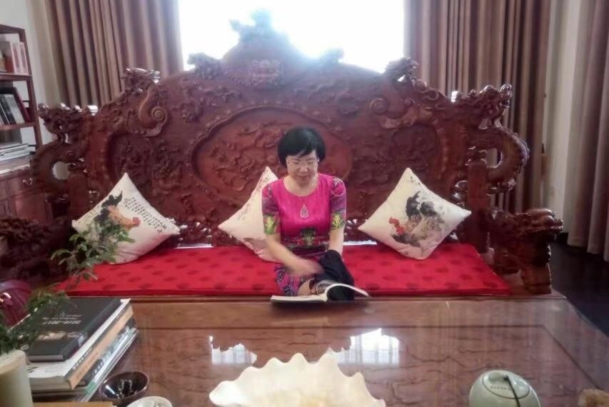 �鷨����象����ʵ����߽����㣬�]����ֽ�鷨��