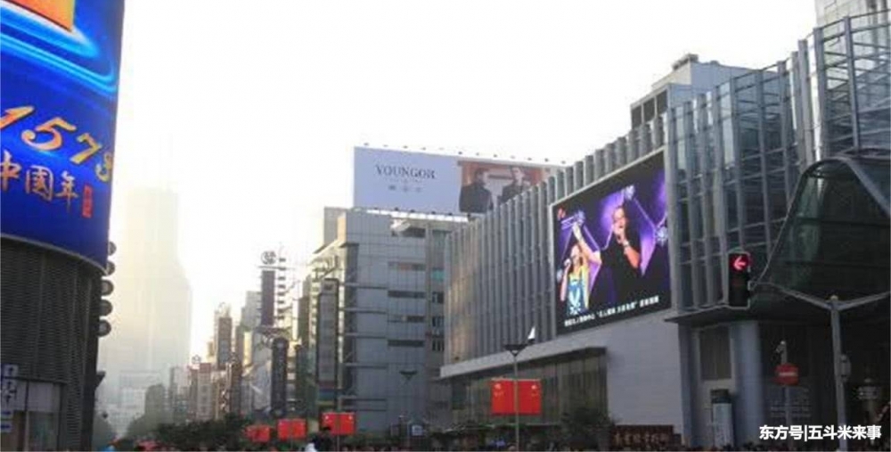 �й�����ձ��˵ĳ��У��˿ھ���10���ˣ��ձ���ֻ�Ӱ���������