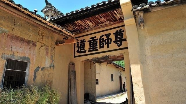 ������ƽһ13��ѧ���»�����ʦ���� ��Ժ:ѧ����Ǹ����ů��