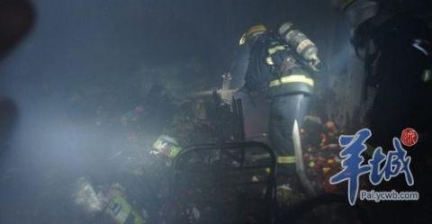 ů�ģ���ͷ婽�����һ���˱����𳡣�Ⱥ�ڼ��ݳɹ���Ԯ