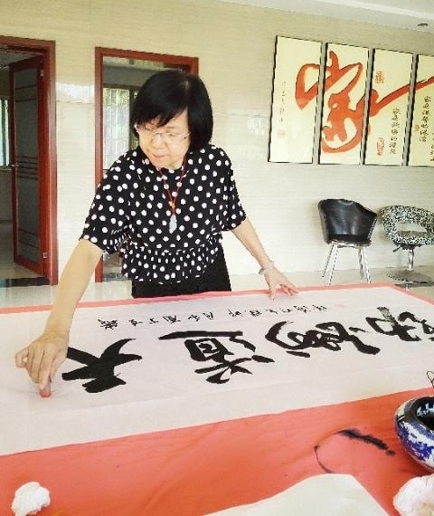 �鷨����象����ʵ����߽����㣬�]����ֽ�鷨��