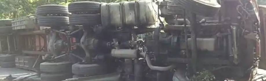 �����ƿ�����ʻ�ұ��ϣ��������һ����������෭���������ˣ�