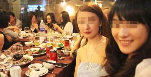 ũ�����ҽ�֧300����Ů��ȴ˵������ͬѧ�Է�������1800��