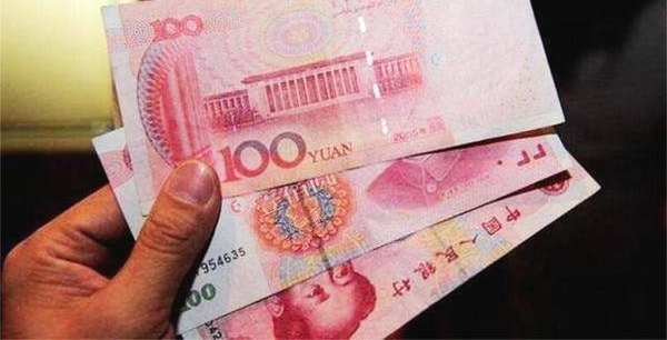 ũ�����ҽ�֧300����Ů��ȴ˵������ͬѧ�Է�������1800��