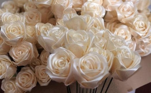 ��У��Ů����Ա������õ�廨��198��ѧ�����������ҵġ�������